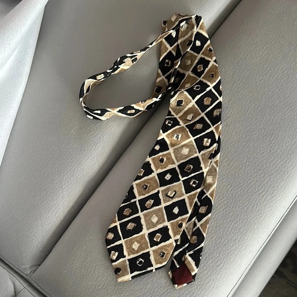 Elegant Black and Tan Geometric Tie